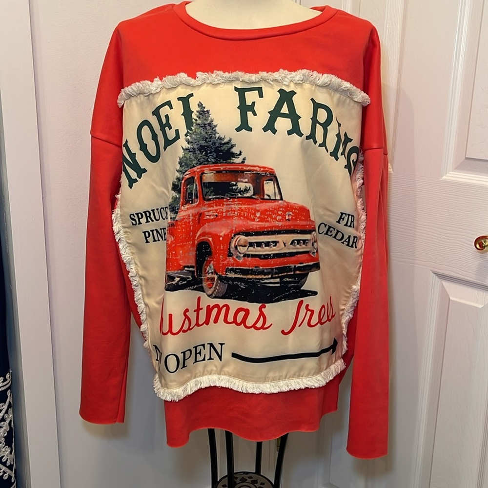 NWOT  Christmas Sweatshirt Truck Christmas tree farm size xl